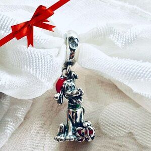 🎄 NWOT Pluto Dog Charm – Christmas ✨